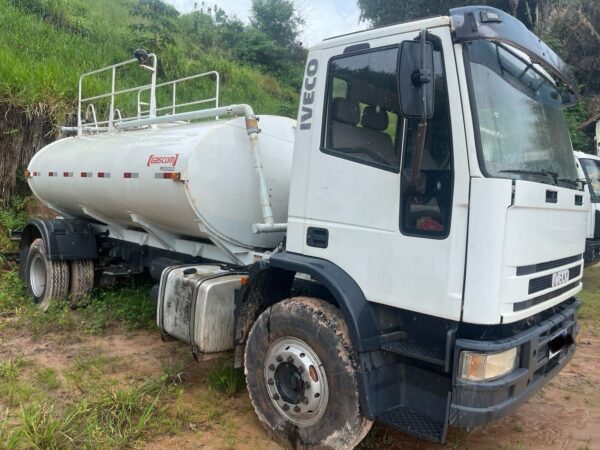Caminhão Iveco Eurocargo 170E22 ano 2011