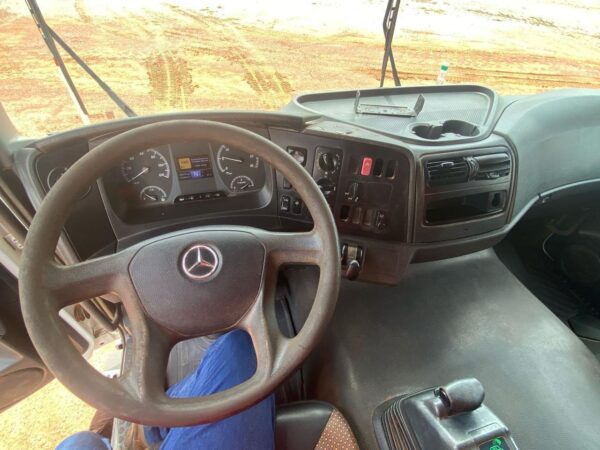 Caminhão Mercedes Benz AXOR 3131 6X4 ano 2020 - Imagem 6