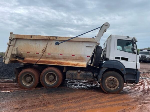 Caminhão Mercedes Benz AXOR 4144 ano 2013
