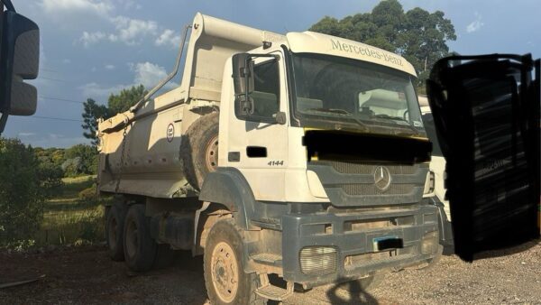 Caminhão Mercedes Benz AXOR 4144 ano 2013 - Imagem 2