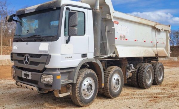Caminhão Mercedes Benz Actros 4844 8X4 ano 2019