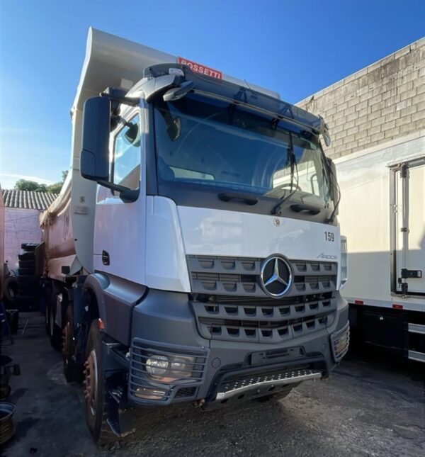 Caminhão Mercedes Benz Arocs 4851 ano 2023
