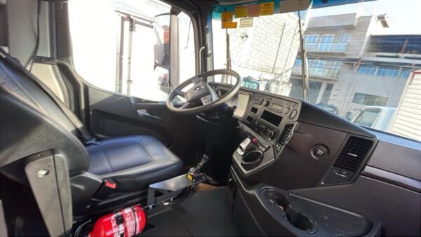 Caminhão Mercedes Benz Arocs 4851 ano 2023 - Imagem 6