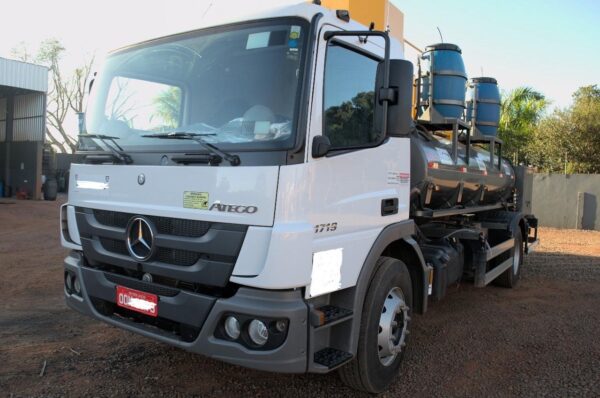 Caminhão Mercedes Benz Atego 1719 ano 2017 - Imagem 2