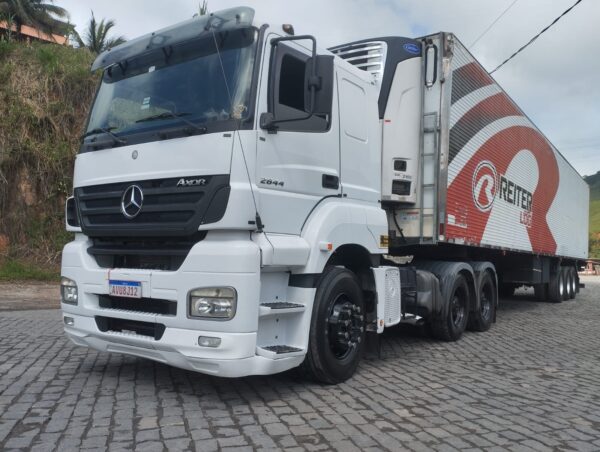 Caminhão Mercedes Benz Axor 2644 ano 2011
