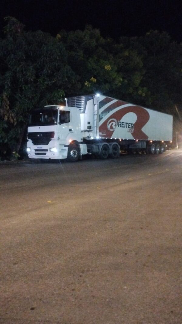 Caminhão Mercedes Benz Axor 2644 ano 2011 - Imagem 2