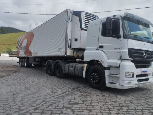 Caminhão Mercedes Benz Axor 2644 ano 2011 - Imagem 4