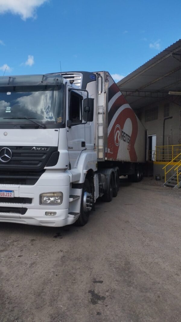 Caminhão Mercedes Benz Axor 2644 ano 2011 - Imagem 3