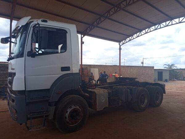 Caminhão Mercedes Benz Axor 3344 ano 2017