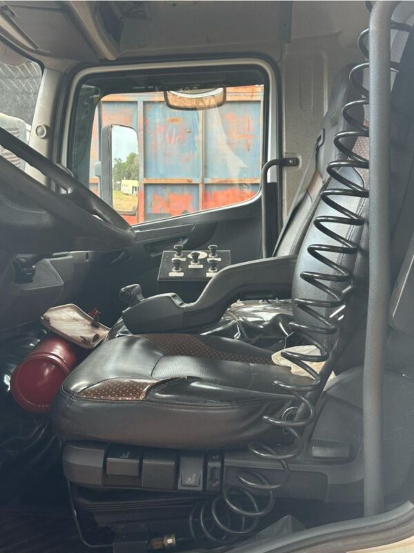 Caminhão Mercedes Benz MB 2730 ano 2021 - Imagem 3