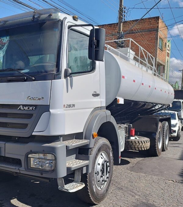 Caminhão Mercedes Benz MB 2831 ano 2012