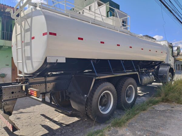 Caminhão Mercedes Benz MB 2831 ano 2012 - Imagem 2