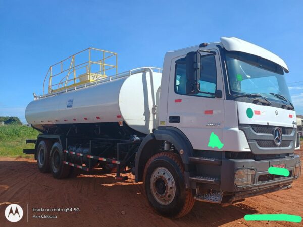 Caminhão Mercedes Benz MB 2831 ano 2013 - Imagem 3