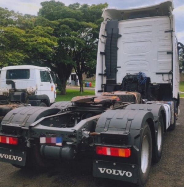 Caminhão Volvo FH 540 6X4 ano 2021