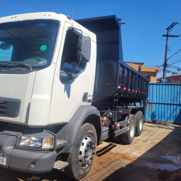Caminhão Volvo VM 270 ano 2013