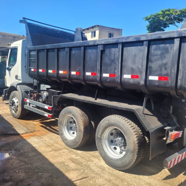 Caminhão Volvo VM 270 ano 2013 - Imagem 2