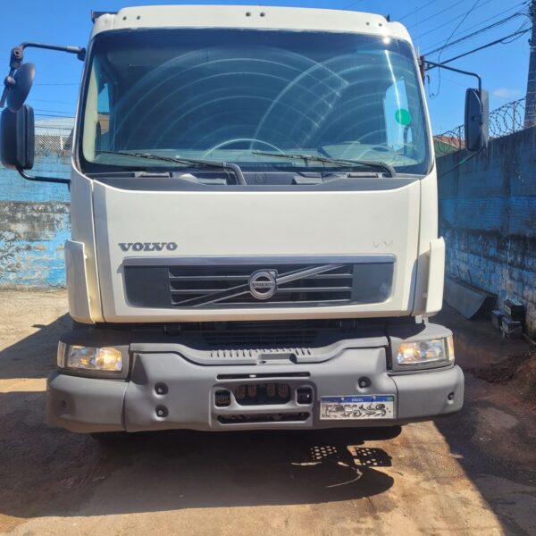 Caminhão Volvo VM 270 ano 2013 - Imagem 4