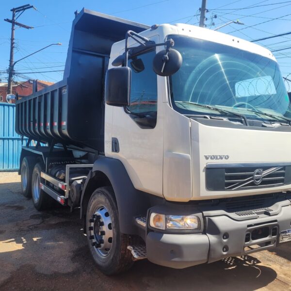 Caminhão Volvo VM 270 ano 2013 - Imagem 3