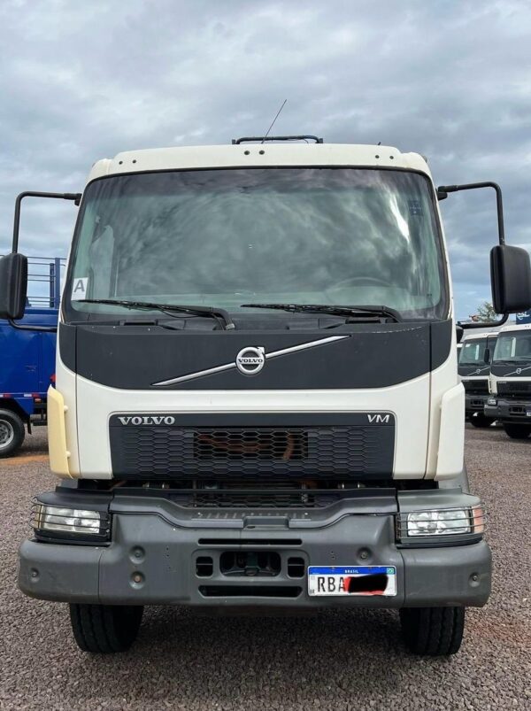 Caminhão Volvo VM330 ano 2019 - Imagem 2