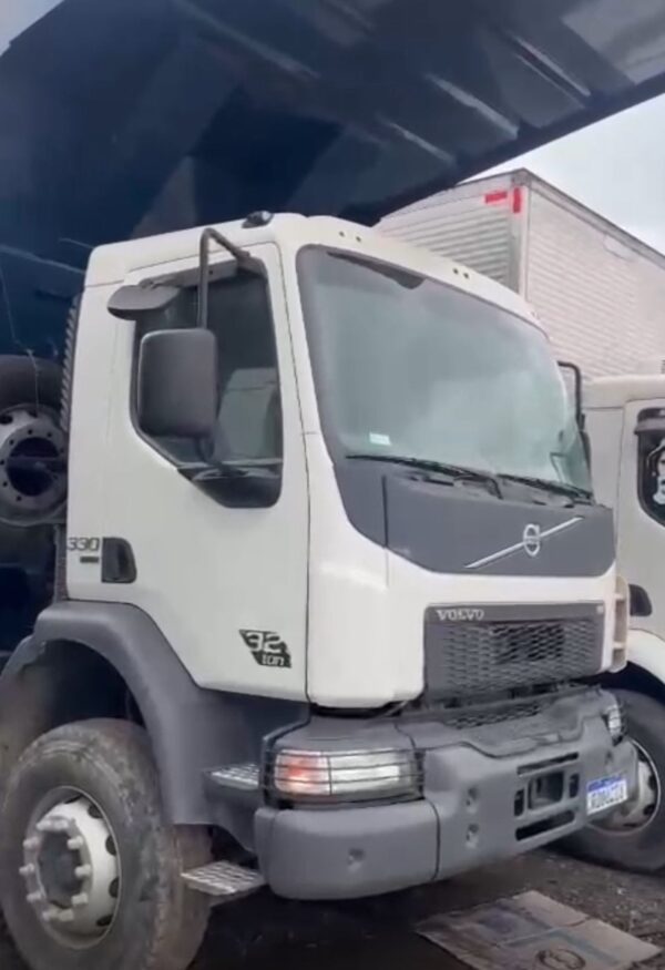 Caminhão Volvo VM330 ano 2022 - Imagem 2