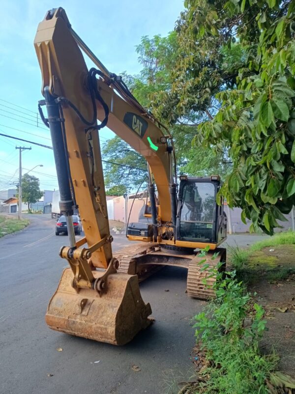 Escavadeira Caterpillar 315DL ano 2010