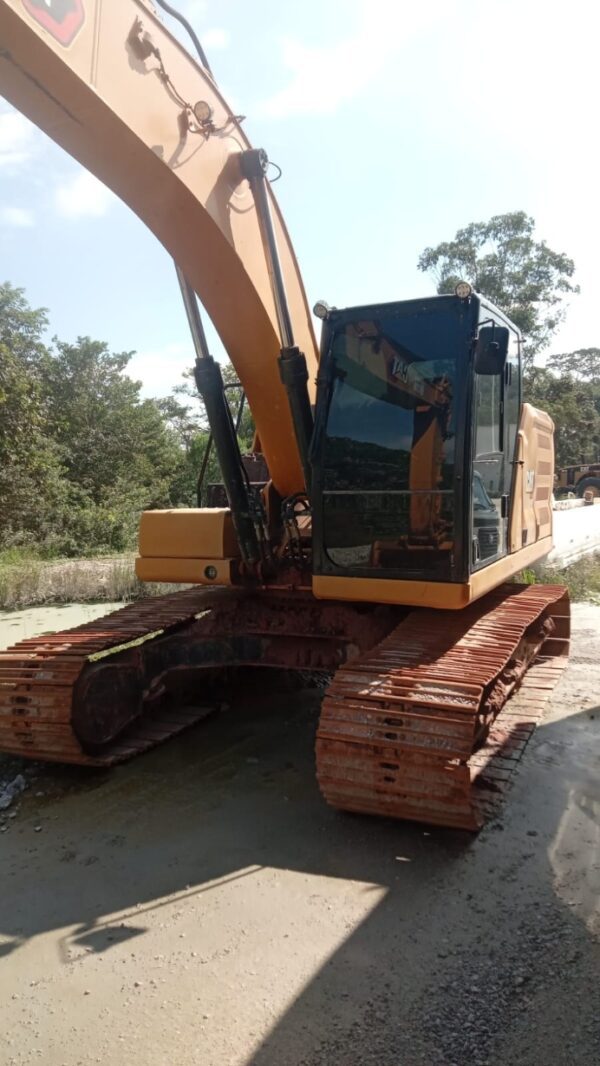 Escavadeira Caterpillar 320 ano 2020