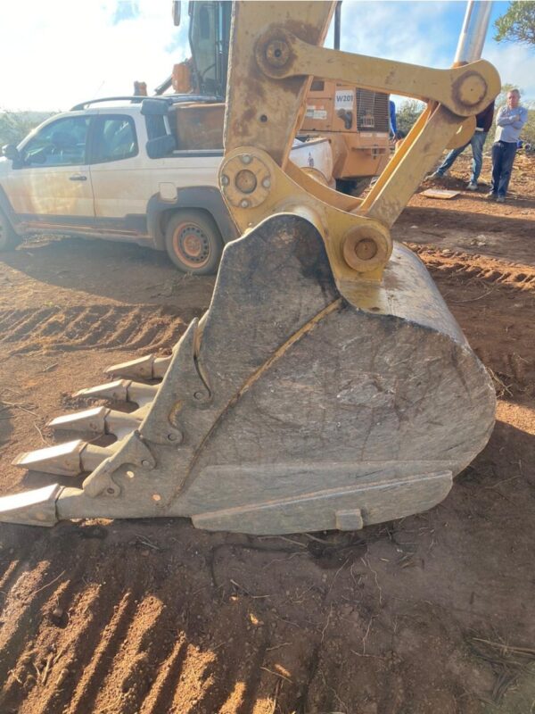 Escavadeira Caterpillar 323 - Imagem 6