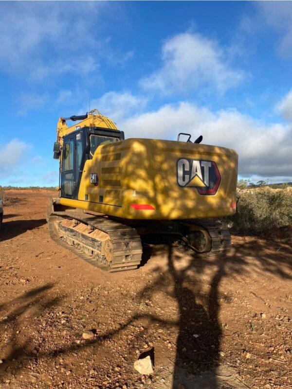 Escavadeira Caterpillar 323 - Imagem 4