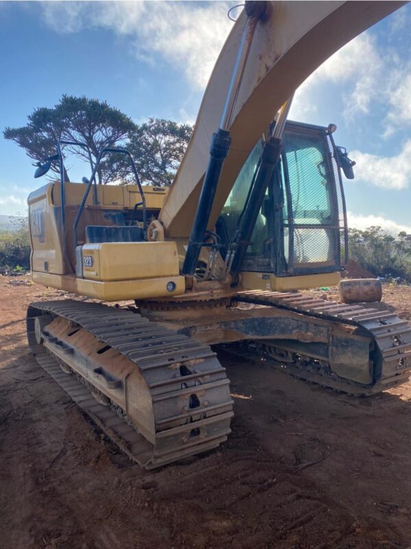 Escavadeira Caterpillar 323 - Imagem 3