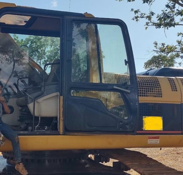 Escavadeira Caterpillar 330CLME ano 2003 - Imagem 7