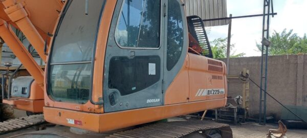 Escavadeira Doosan DX 225 LC ano 2013 - Imagem 2