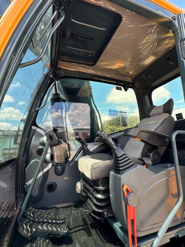 Escavadeira Hyundai R140LC-9 ano 2020 - Imagem 2