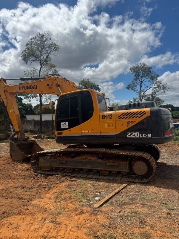 Escavadeira Hyundai R220LC-9 ano 2014 - Imagem 2