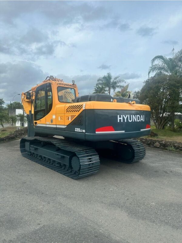 Escavadeira Hyundai R220LC-9S ano 2012 - Imagem 4