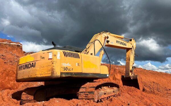 Escavadeira Hyundai R250LC-7 ano 2010 - Imagem 2