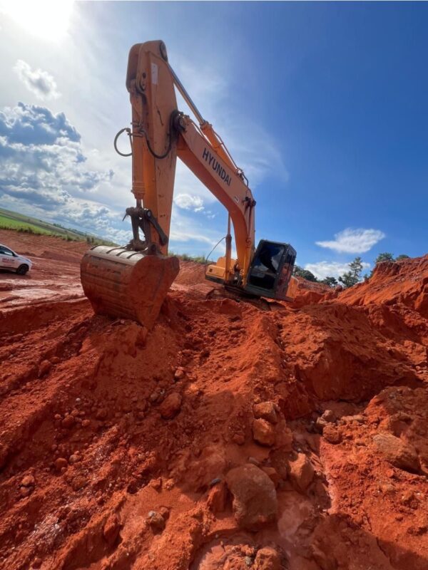 Escavadeira Hyundai R250LC-7 ano 2010 - Imagem 3