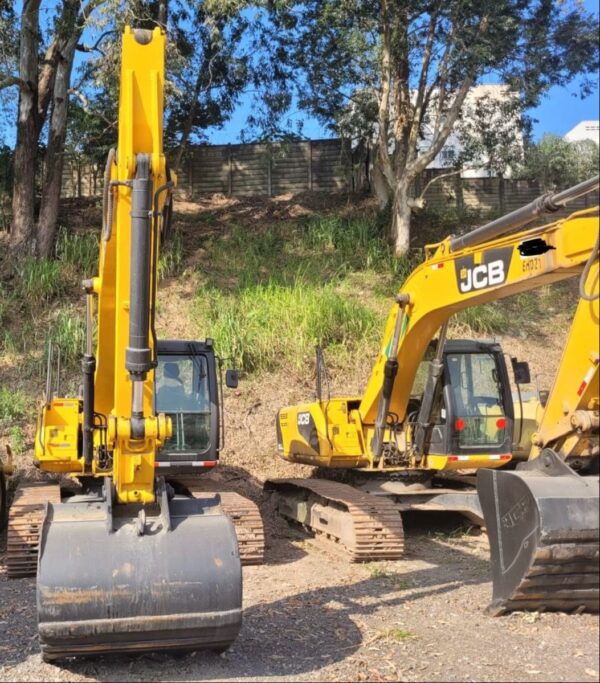Escavadeira JCB JS200LC ano 2009