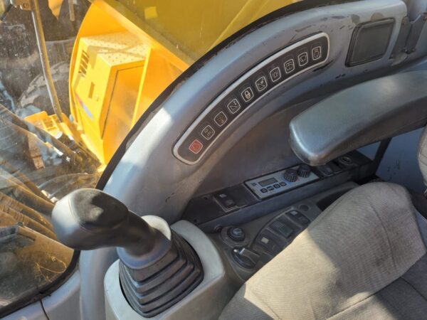 Escavadeira JCB JS200LC ano 2009 - Imagem 2