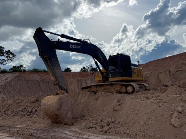 Escavadeira John Deere 210 GLC ano 2021