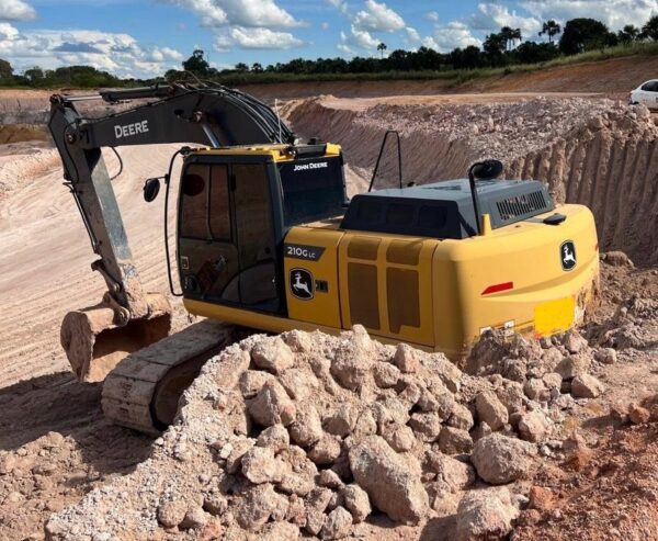 Escavadeira John Deere 210 GLC ano 2021 - Imagem 3