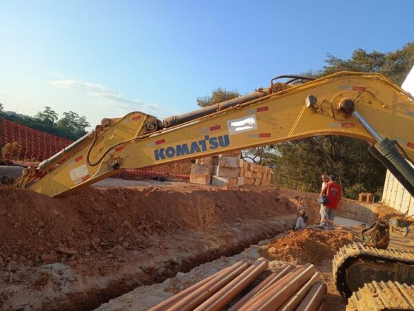 Escavadeira Komatsu PC160 ano 2013 - Imagem 2