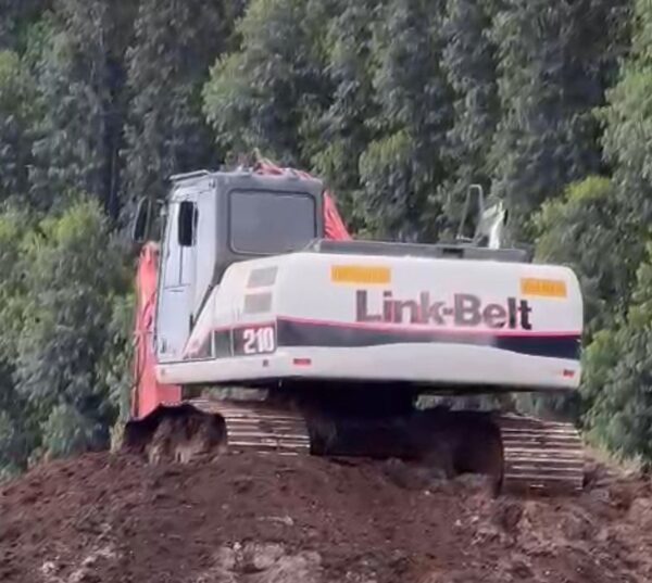 Escavadeira Link Belt 210 X2 ano 2015 - Imagem 2