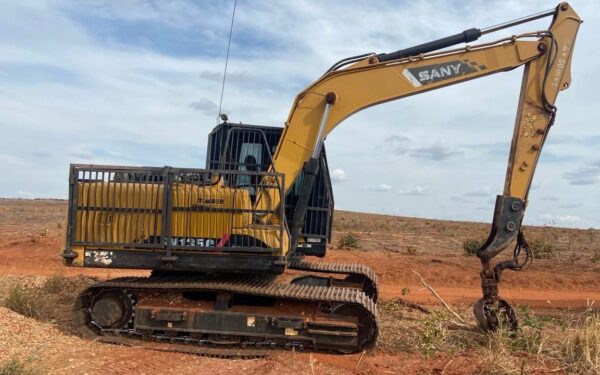 Escavadeira SANY SY135 C ano 2020