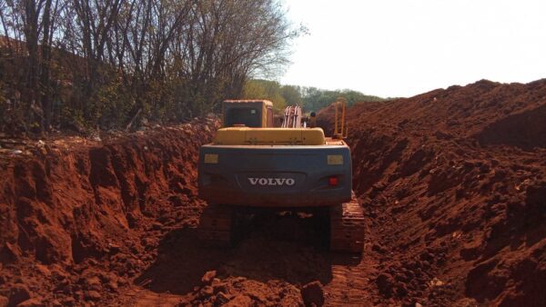 Escavadeira Volvo EC210B ano 2008 - Imagem 2