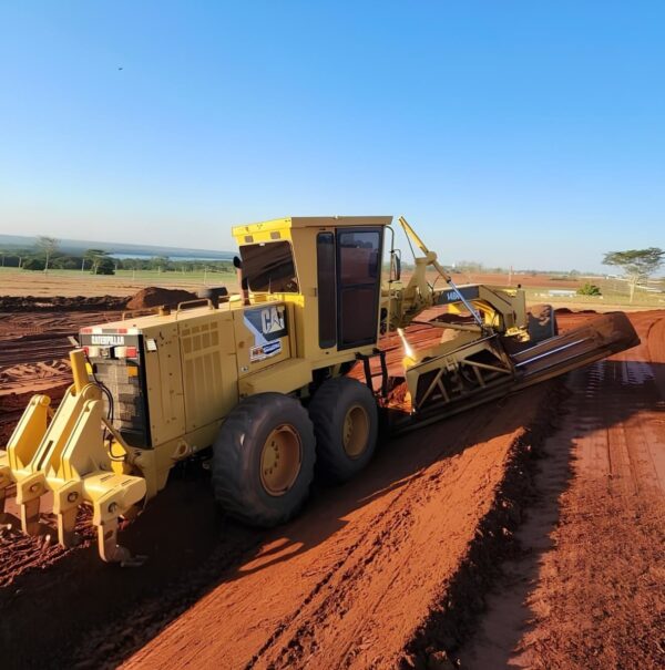 Motoniveladora Caterpillar 140K ano 2010