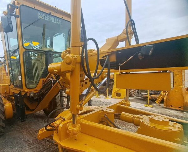 Motoniveladora Caterpillar 140K ano 2014 - Imagem 2