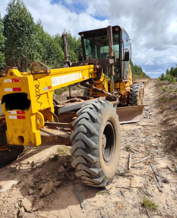 Motoniveladora New Holland RG140B ano 2013 - Imagem 2