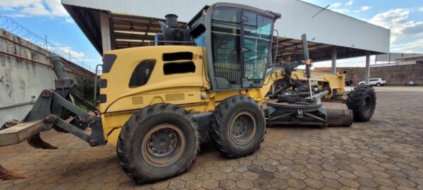 Motoniveladora New Holland RG170 B ano 2011 - Imagem 7