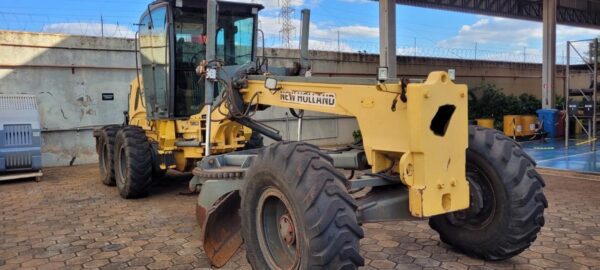 Motoniveladora New Holland RG170 B ano 2011 - Imagem 4