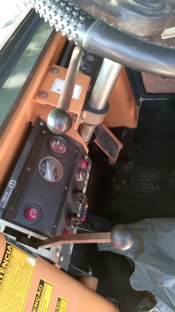 Pá Carregadeira Case W20E ano 2012 - Imagem 4